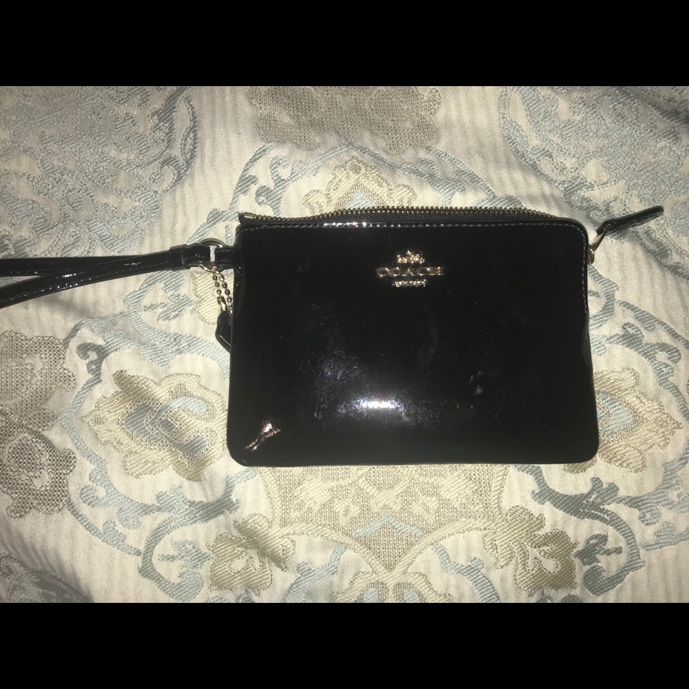 Black coach wristlet, used twice in good condition
